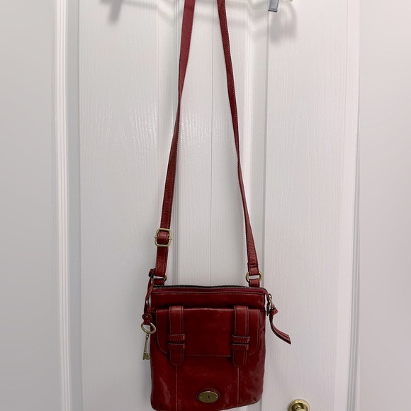 Red Fossil Crossbody bag. - Picture 1 of 7